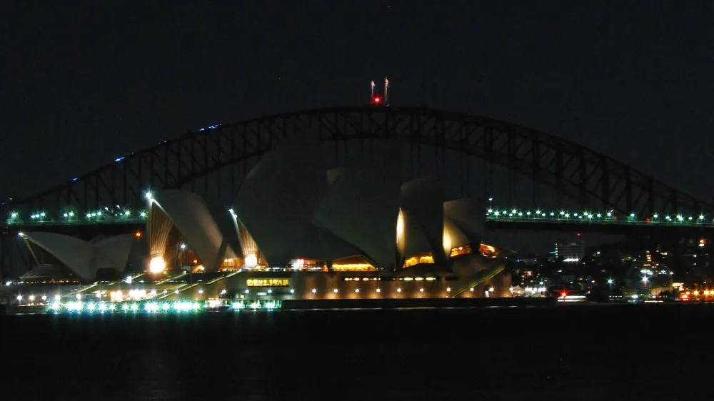 Sydney_Harbour_Bridge_and_Opera_House_Earth_Hour