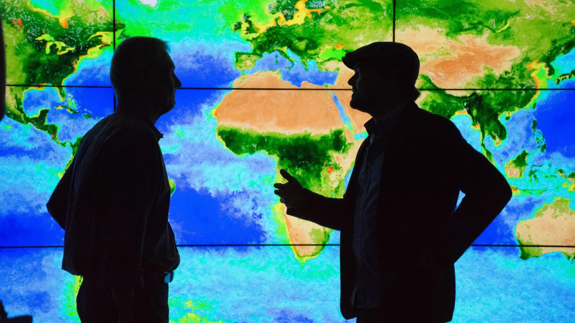 Leonardo_DiCaprio_visited_Goddard_Saturday_to_discuss_Earth_science_with_Piers_Sellers_26711128425