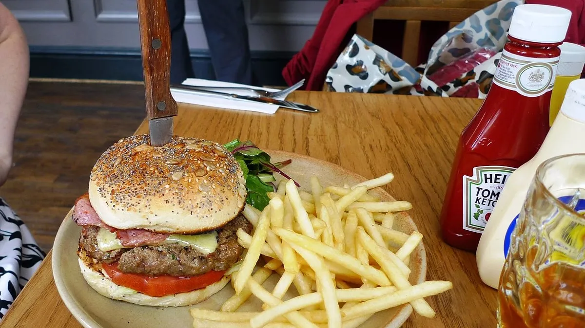 1200px Hamburger_and_fries_ _Brownswood_Finsbury_Park_London