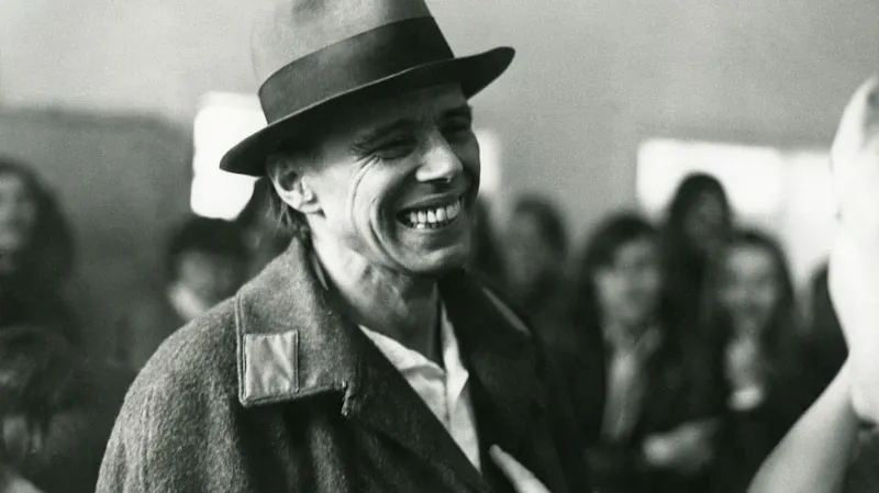 Joseph Beuys Ph Giancarlo Pancaldi Villa Orlandi In Anacapri 13 Novembre 1972_edited