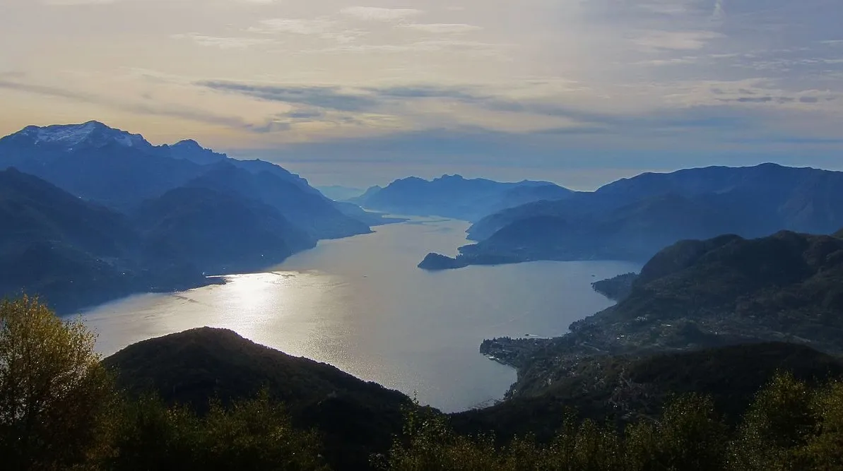 Panoramic_view_of_Como_Lake_Lago_di_Como_seen_from_the_mountain_Monte_Grona_ _Plesio_Como_2015 10 25